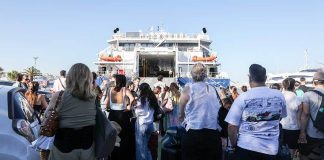 Με δυσκολία η έξοδος του Δεκαπενταύγουστου: Απαγορευτικό απόπλου από Ραφήνα και Λαύριο