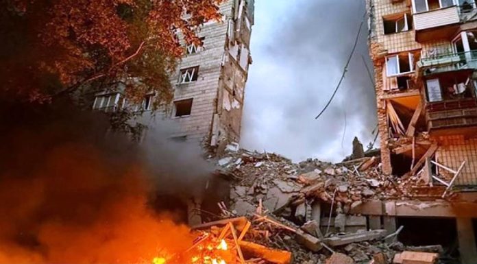 Mαζική ρωσική επίθεση στο Κίεβο με τουλάχιστον 13 νεκρούς