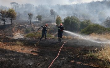 Πυρκαγιά στη Δυτική Αττική: Μάχη με διάσπαρτες εστίες και αναζωπυρώσεις