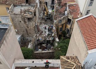 Έκρηξη στην Πλάκα: Εντός του κτιρίου η διαρροή αερίου – Γενετικό υλικό έδωσαν οι συγγενείς των θυμάτων