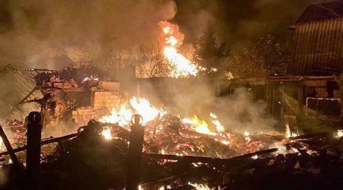 Οκτώ νεκροί σε πλήγματα της Ρωσίας στην Ουκρανία με φόντο τη συνάντηση Ζελένσκι-Τραμπ στις ΗΠΑ