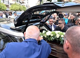 “Αθάνατος”: Στην τελευταία κατοικία του οδηγήθηκε ο δημοφιλής τραγουδιστής Γ. Μαζωνάκης