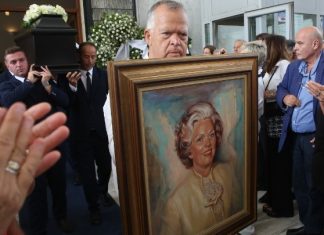 Κηδεία Μαρ. Παπανδρέου: Συγκίνηση στο τελευταίο αντίο